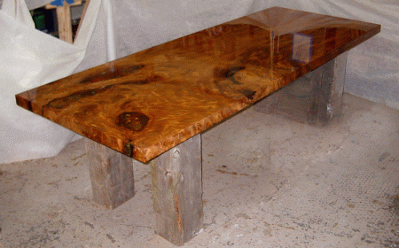 tavolo in legno kauri della Nuova Zelanda